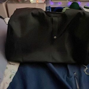 Roomy travel bag with a zippered closure and a separate storage for shoes